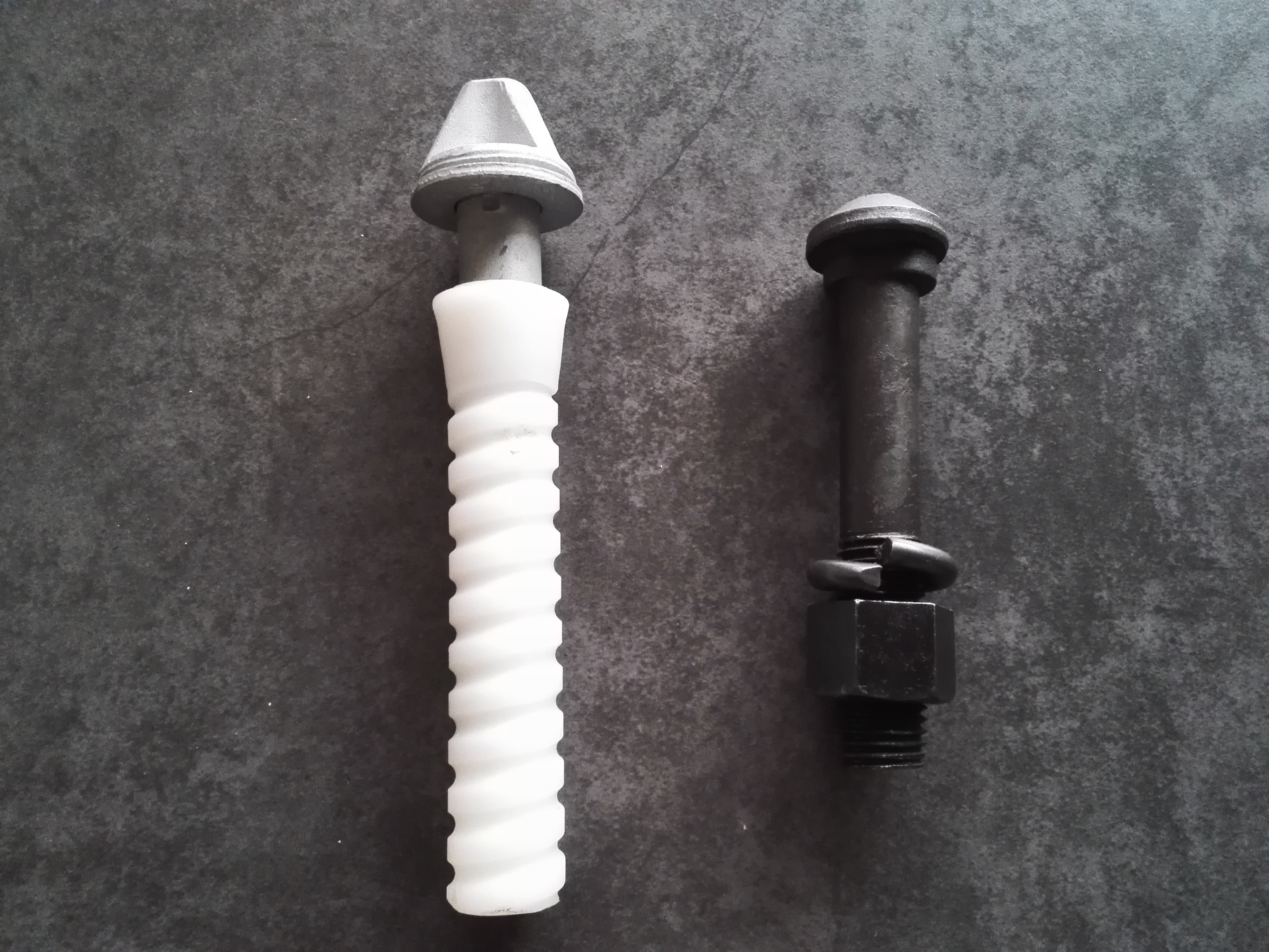 Rail bolt and screw spike6.jpg