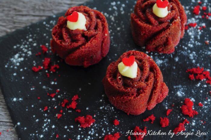 Red-Velvet-Rose-Cupcakes-Recipe-Feature-Photo-4-700x465.jpg