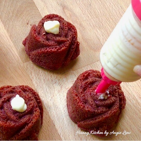 Red-Velvet-Rose-Cupcakes-Steps-Cream-Cheese-Filling.jpg