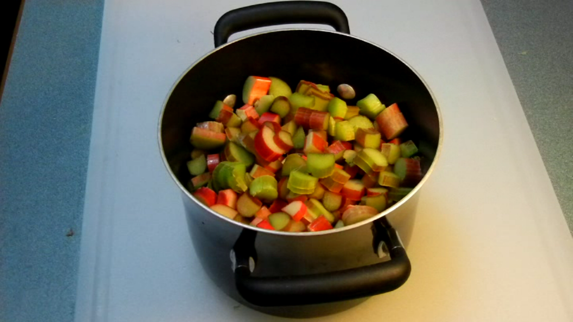 Rhubarb in Pot.bmp