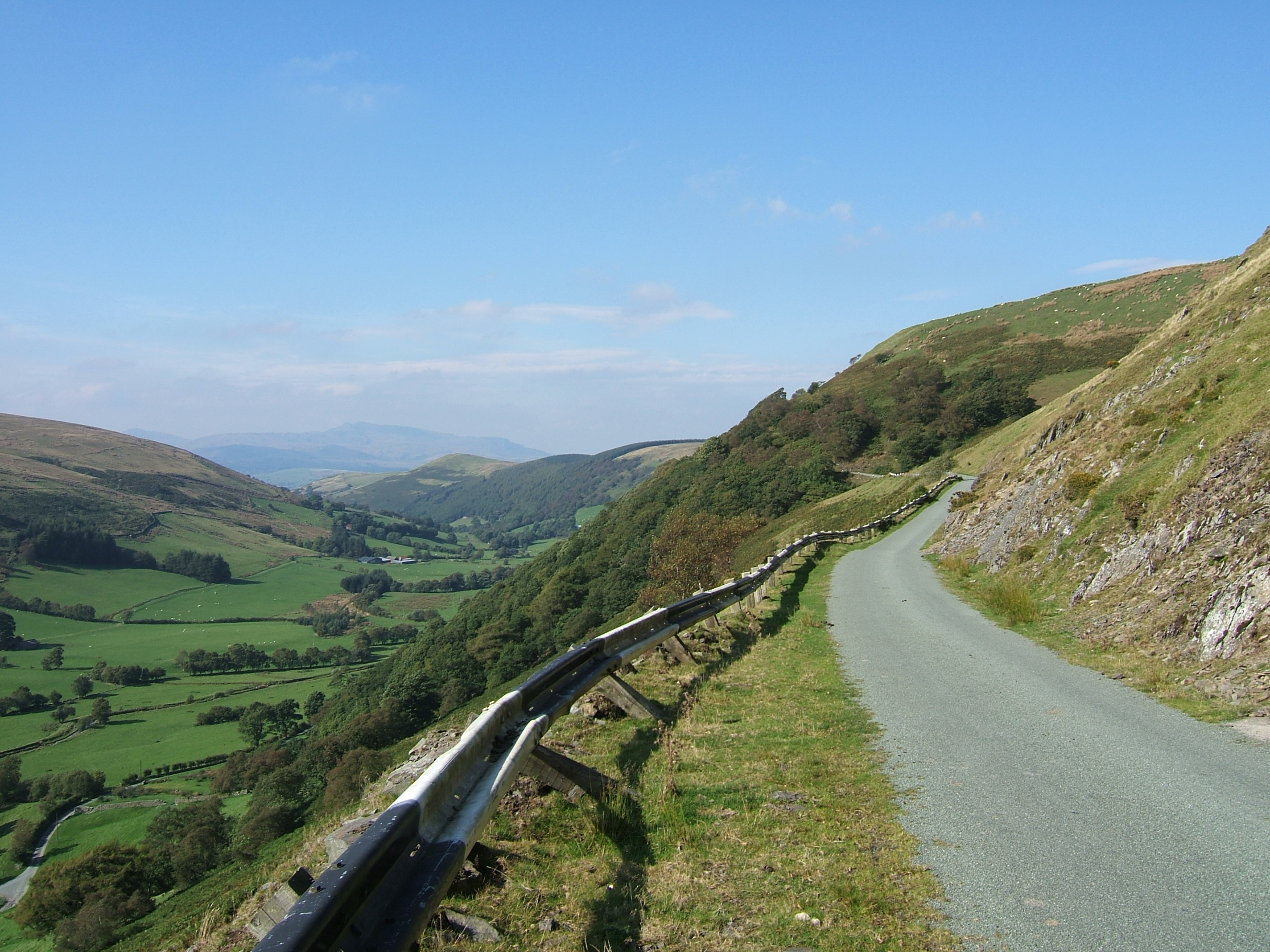 Road from Bala to Lake Vrynwy.jpg