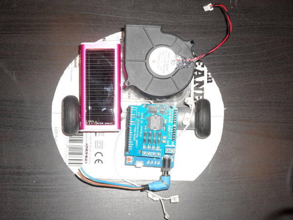 Robot-vacuum-cleaner-from-cartboard-02.png