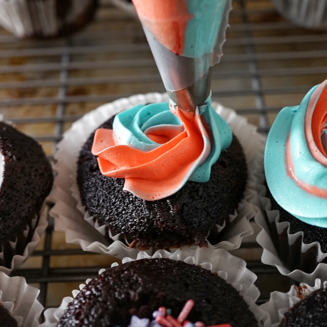 Rosette filling buttercream step 2.jpg