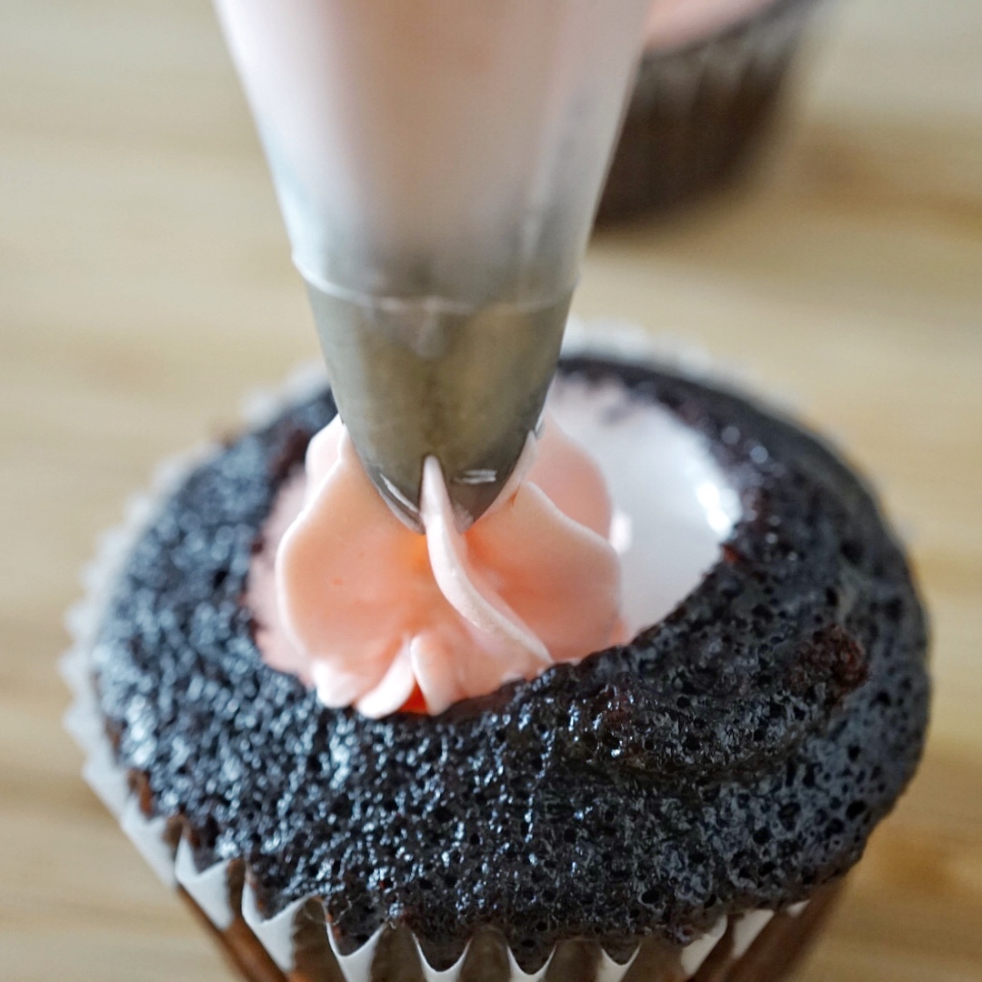 Rosette filling buttercream.jpg