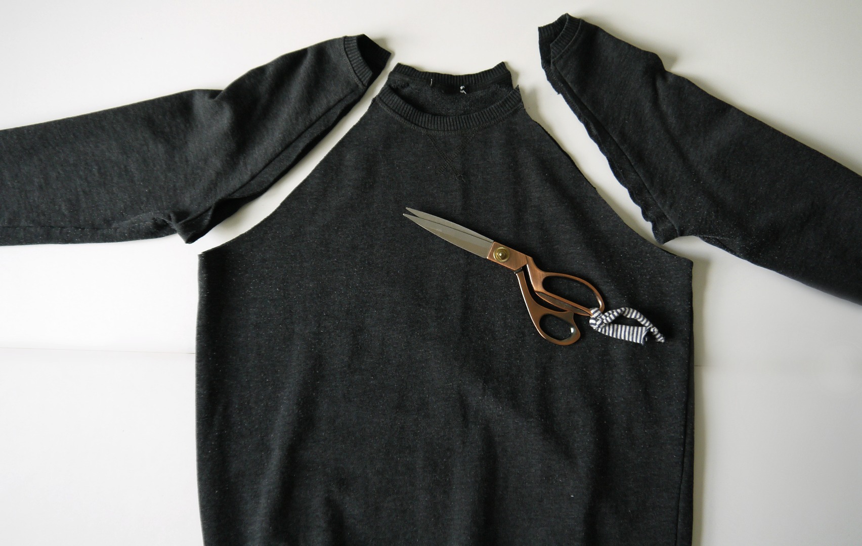 SWEATSHIRT BAG - STEP 2.jpg