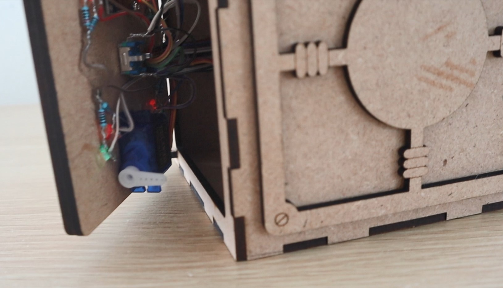 Servo Door Lock.jpg