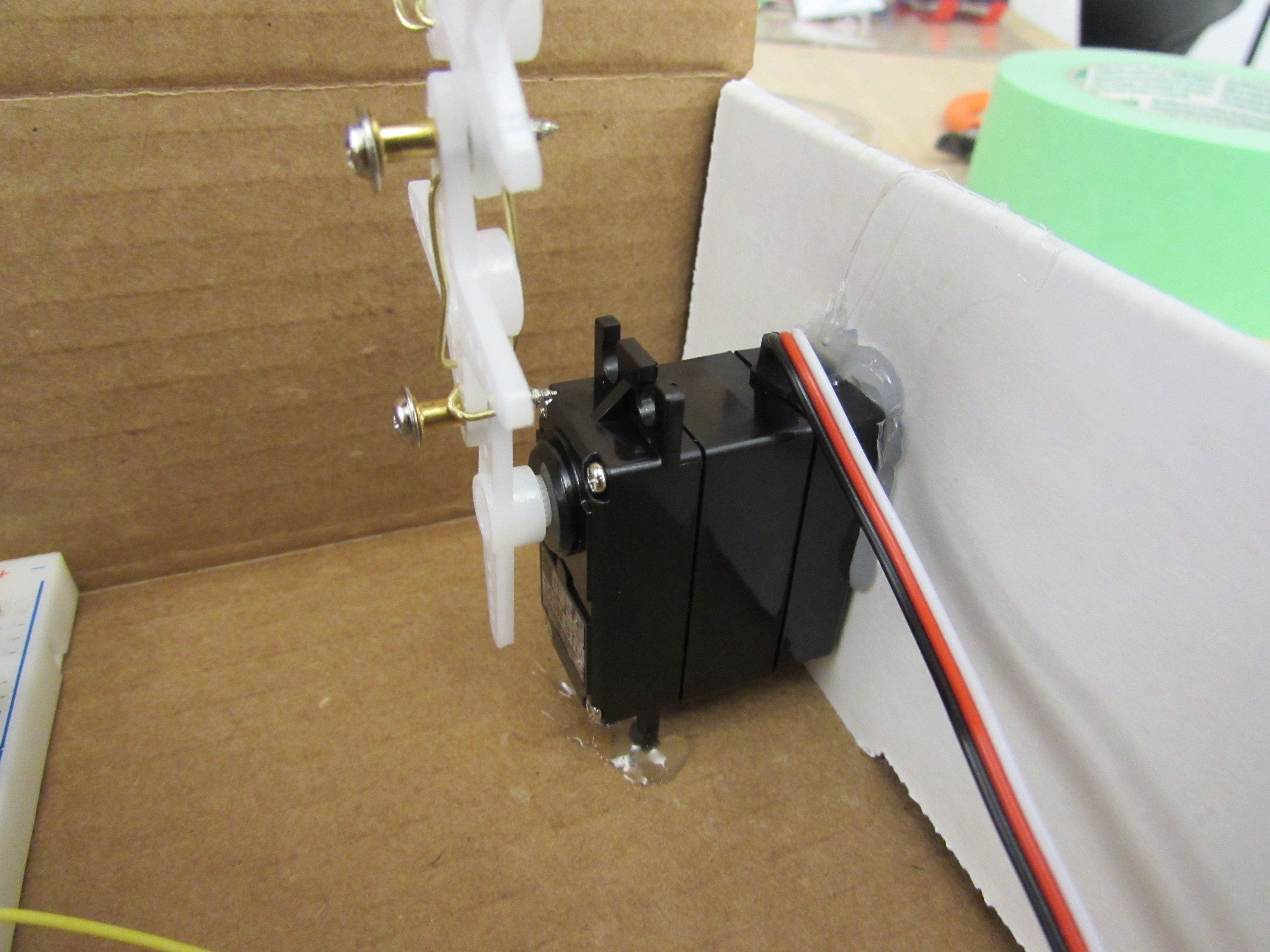 Servo Motor in the box.JPG