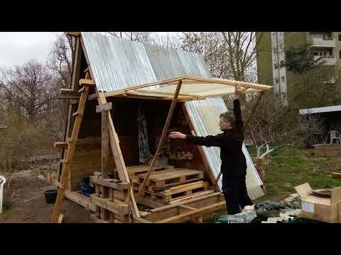 Shed 35 - Swing up roof