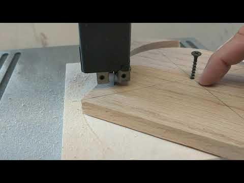 Simple Scrap Circle-Cutting Jig for Bandsaw (In Use)