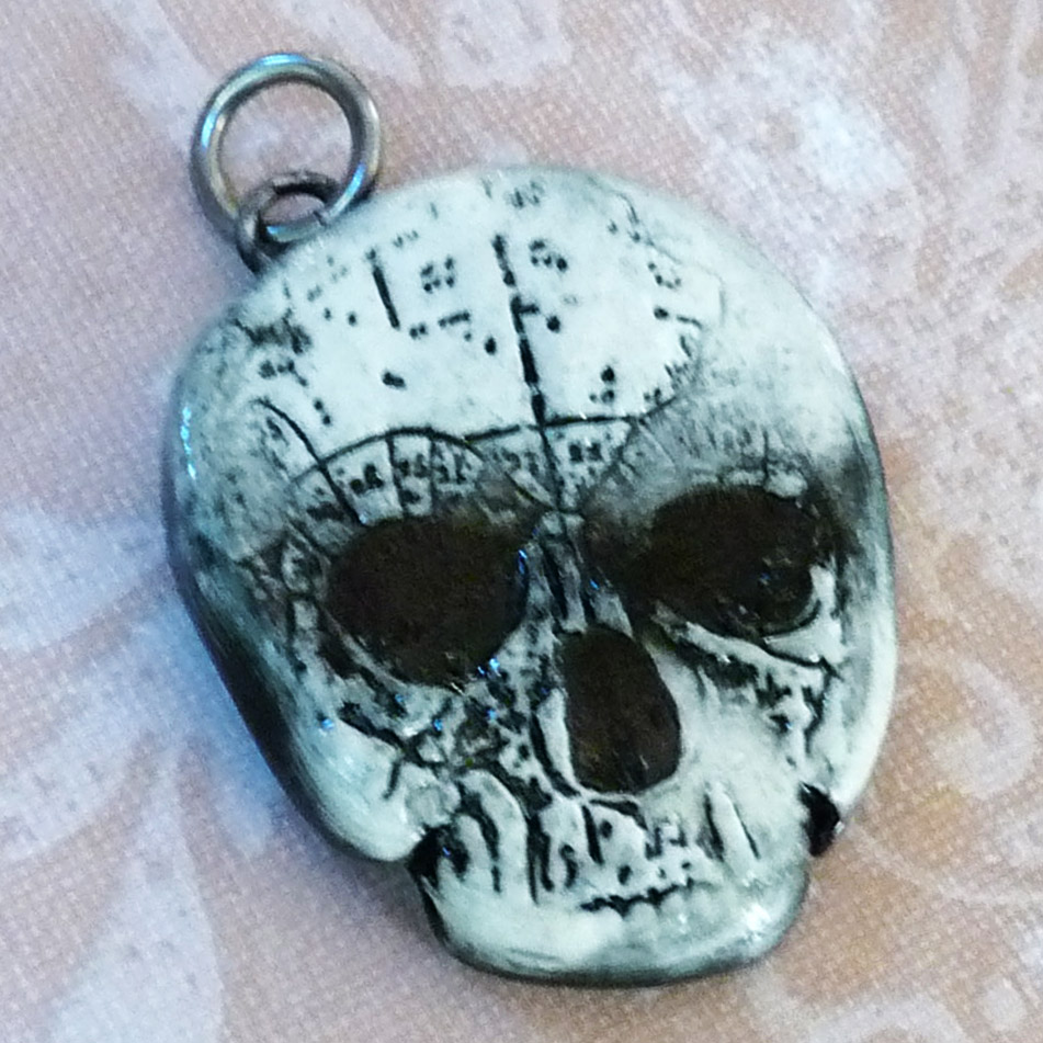 SkullPendcutout2sm.jpg