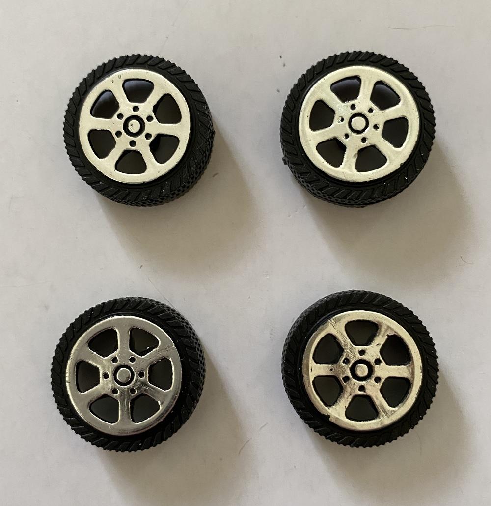 Solar Car 03 Wheels.jpg