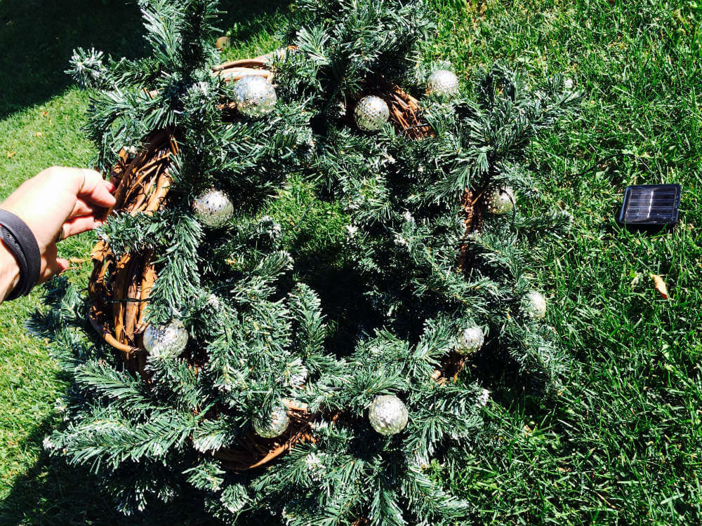 Solar Christmas Wreath 4.jpg