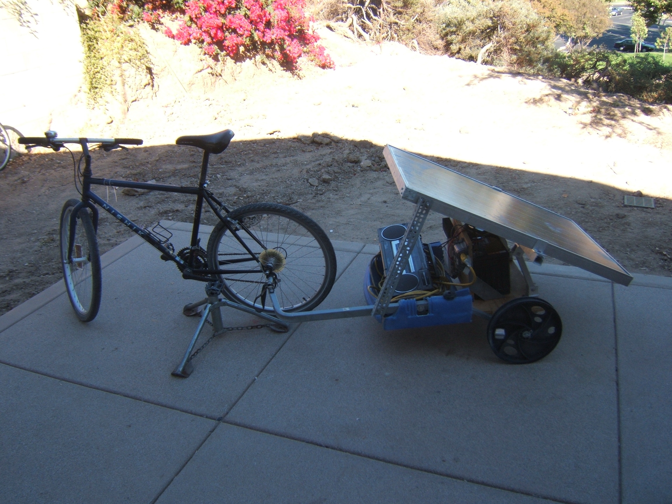 SolarTrailer013 with Bike.JPG