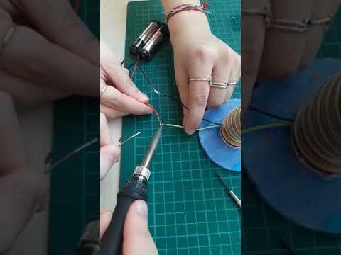 Soldering the electrical wires and the batteries [Wastelamp]