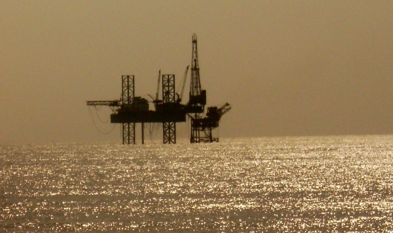 Solitary_Oil_Rig_In_The_Arabian_Sea.jpg