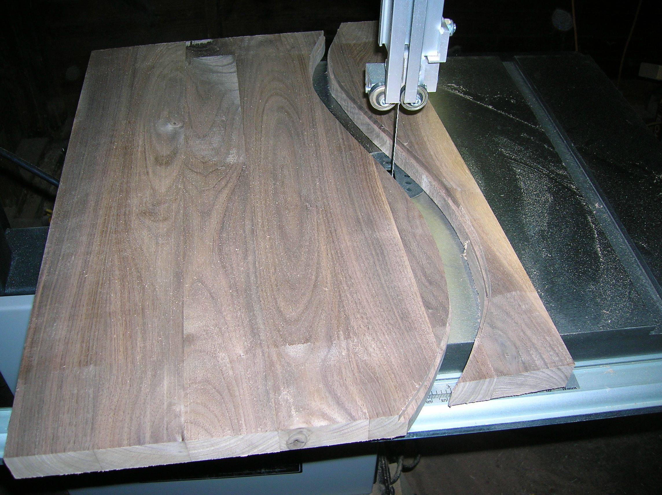 Split the groove down the middle on the band saw.jpg