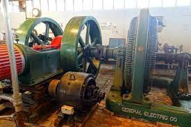 Stationary Steam Engine Red Green 1.jpg