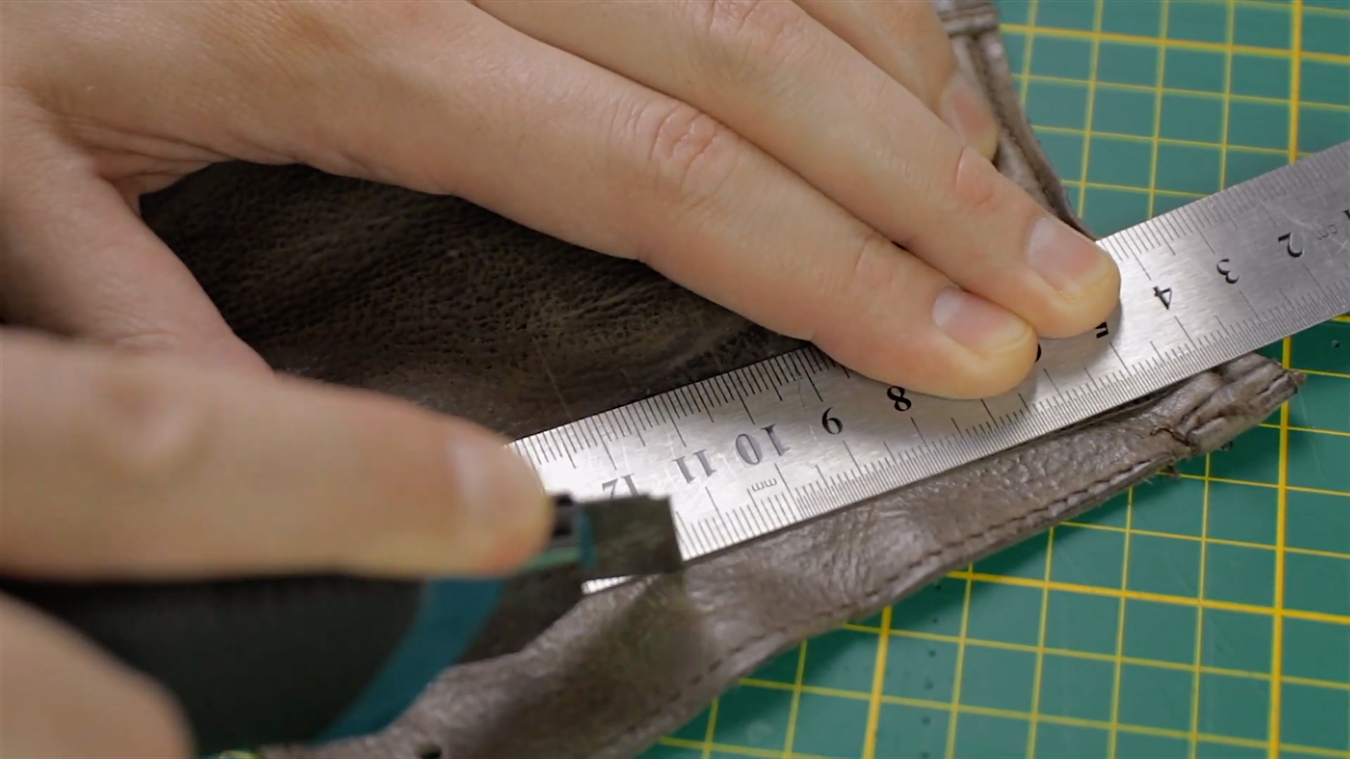 Step-4-Cutting-out-the-leather-pieces-1.png