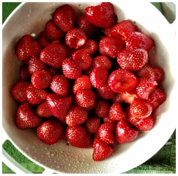 StrawberryRhubarbCrisp2 (610x604).jpg