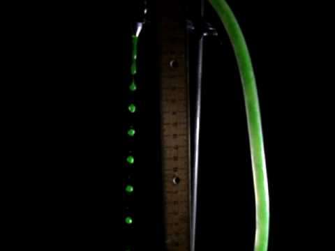 Strobe light makes water drops fall in slow motion