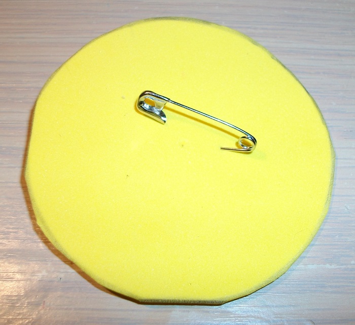 Sunflower Brooch 17 Step 10 - Insert Safety Pin Photo 1.jpg