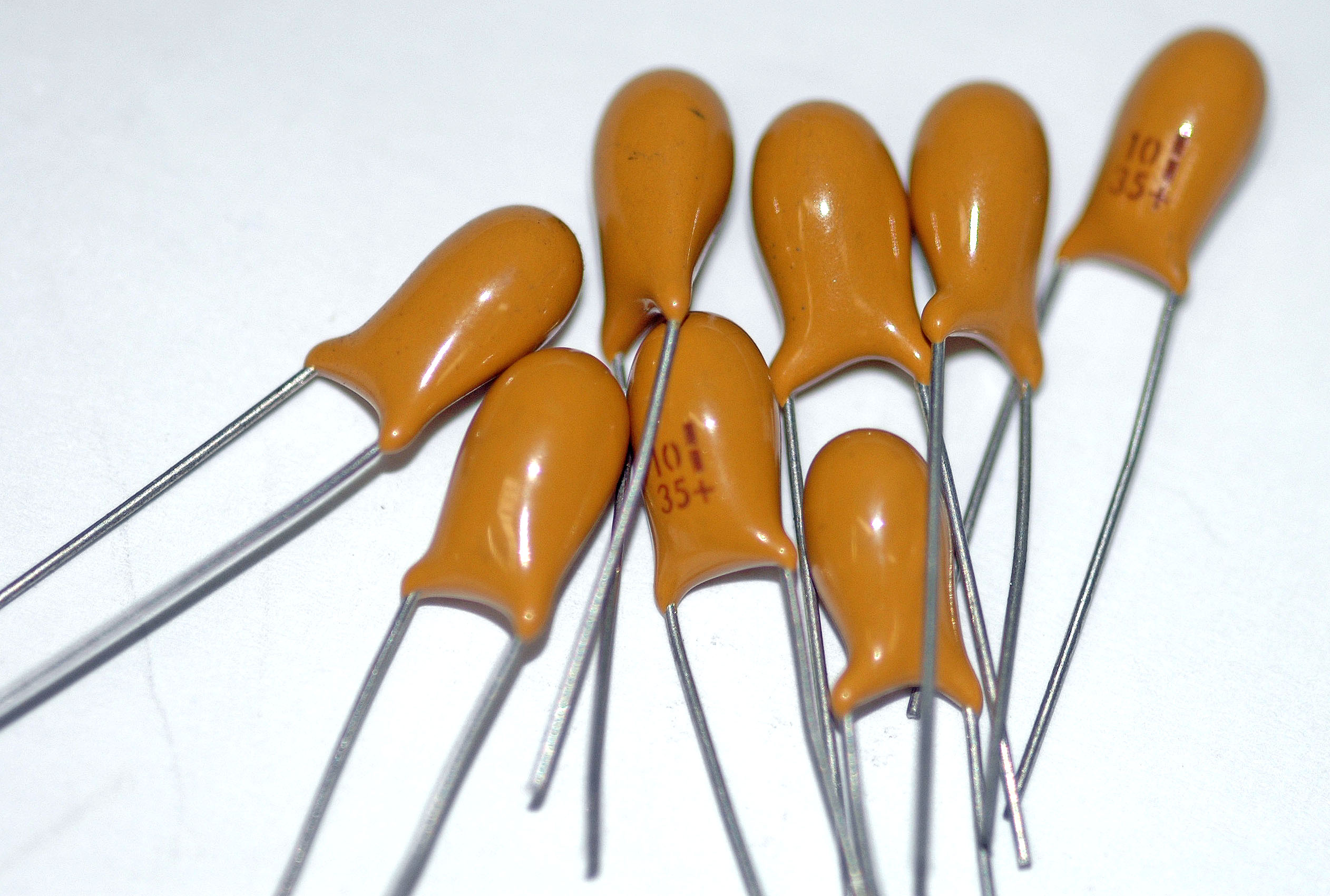 Tantalum_capacitors.jpg