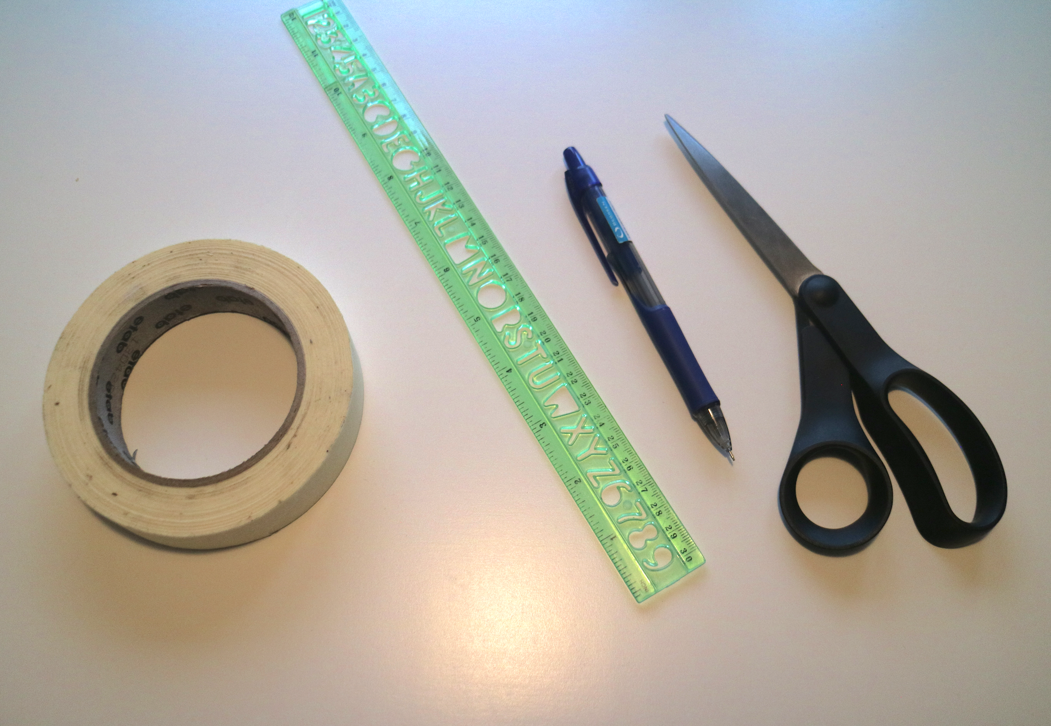 Tape_ruler_pen_siccor.png