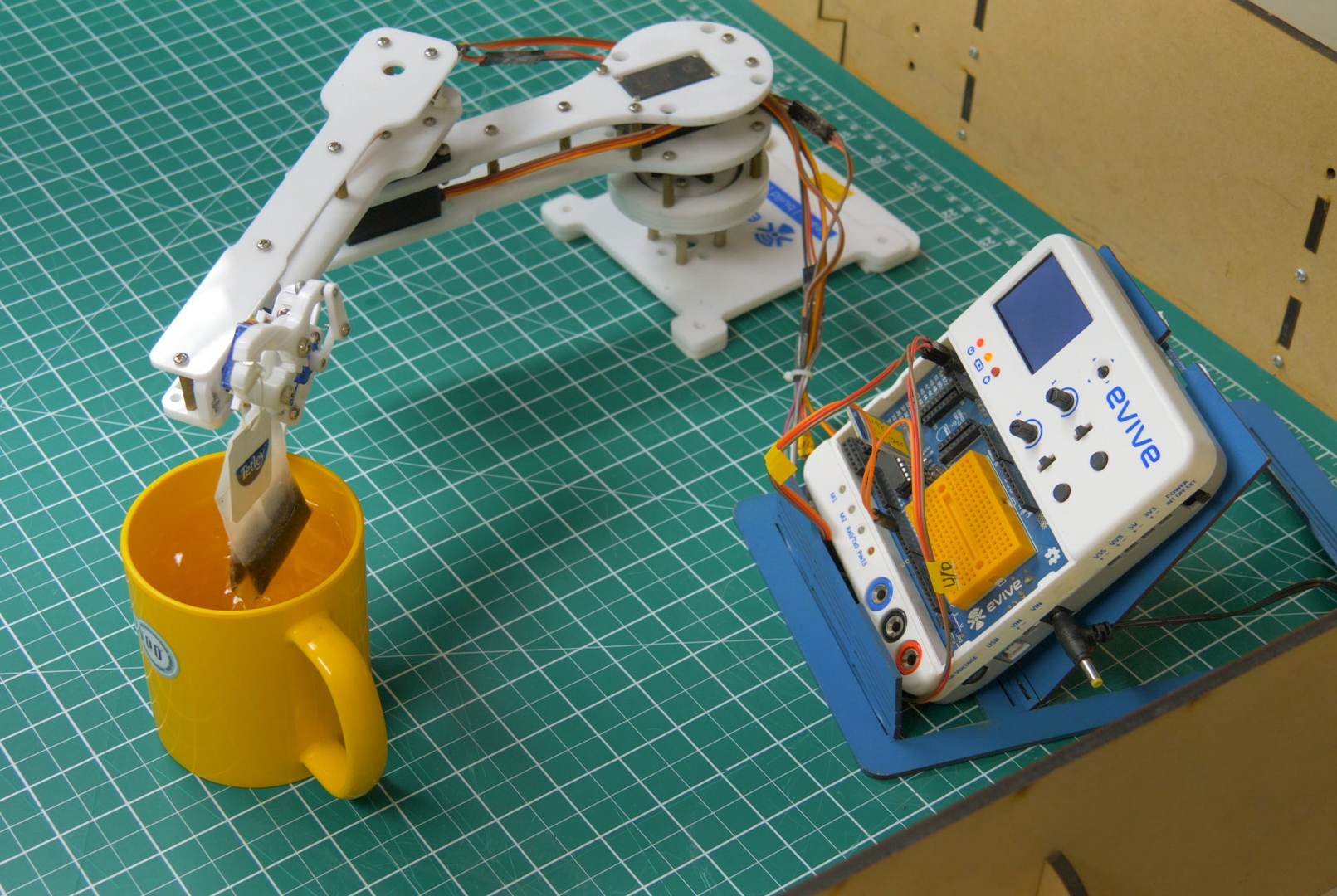Tea Robot-2.jpg