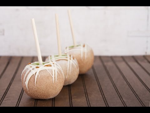 Techniques on how to make a professional looking white chocolate and caramel apple