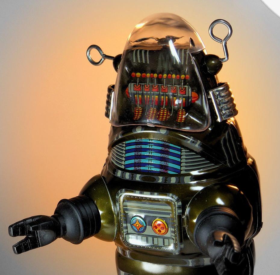 Tin Toy Robot 1.jpg