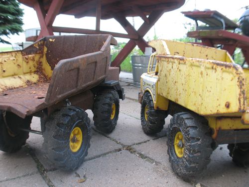 Tonka dump 70's vs 80's.jpg