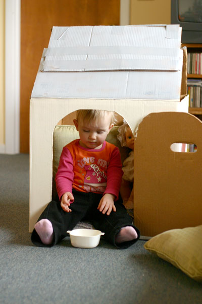 Tot in Playhouse