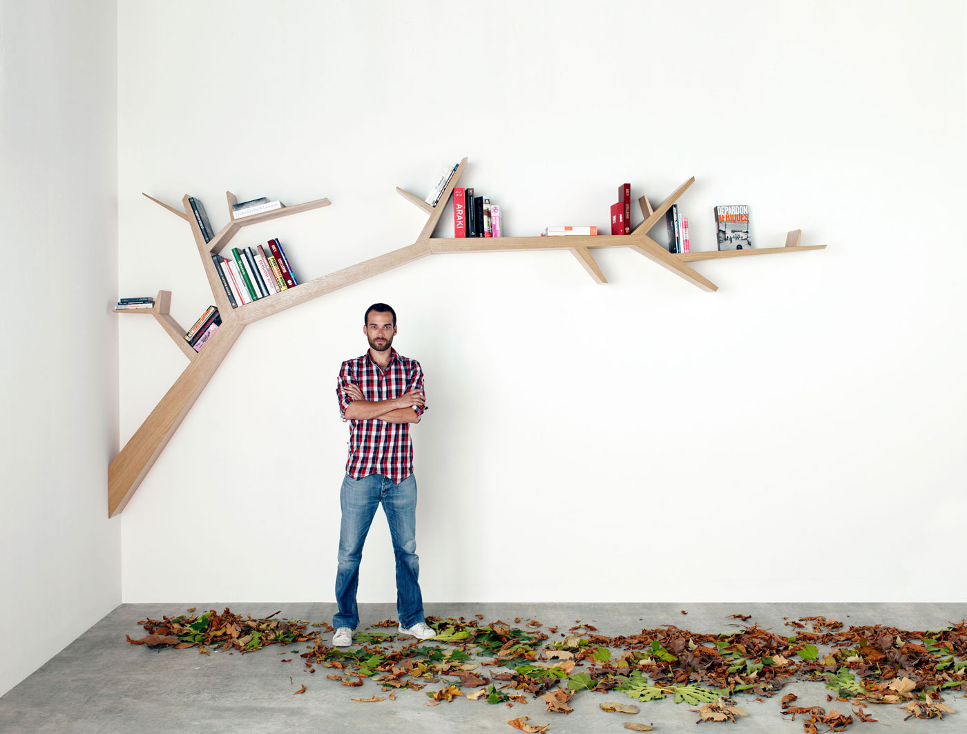 Tree-Branch-Bookshelf-Designer-Olivier-Doll&eacute;-pictures-3.jpg