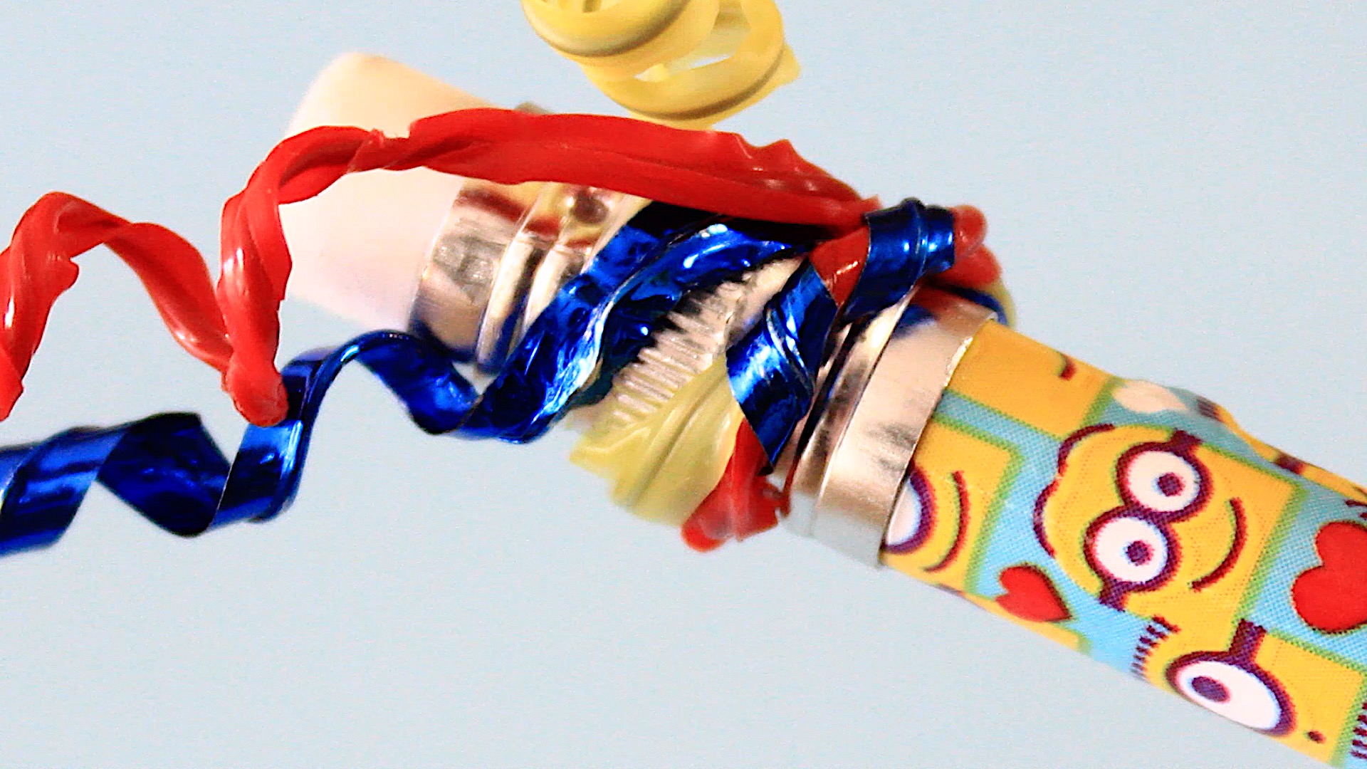 Twist Tie Minion Pencil Topper.jpg