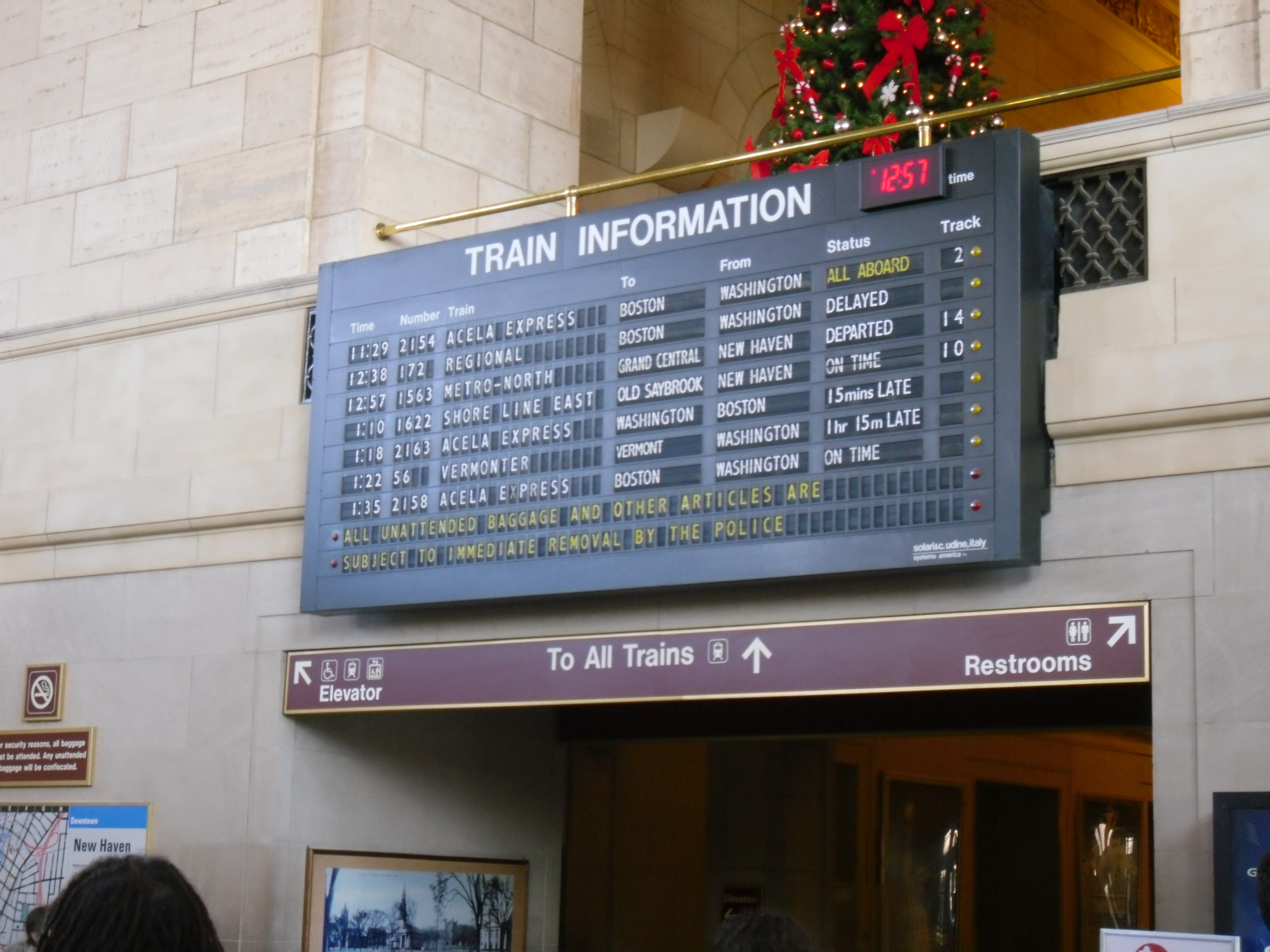 Union_Station_New_Haven_solari.jpg