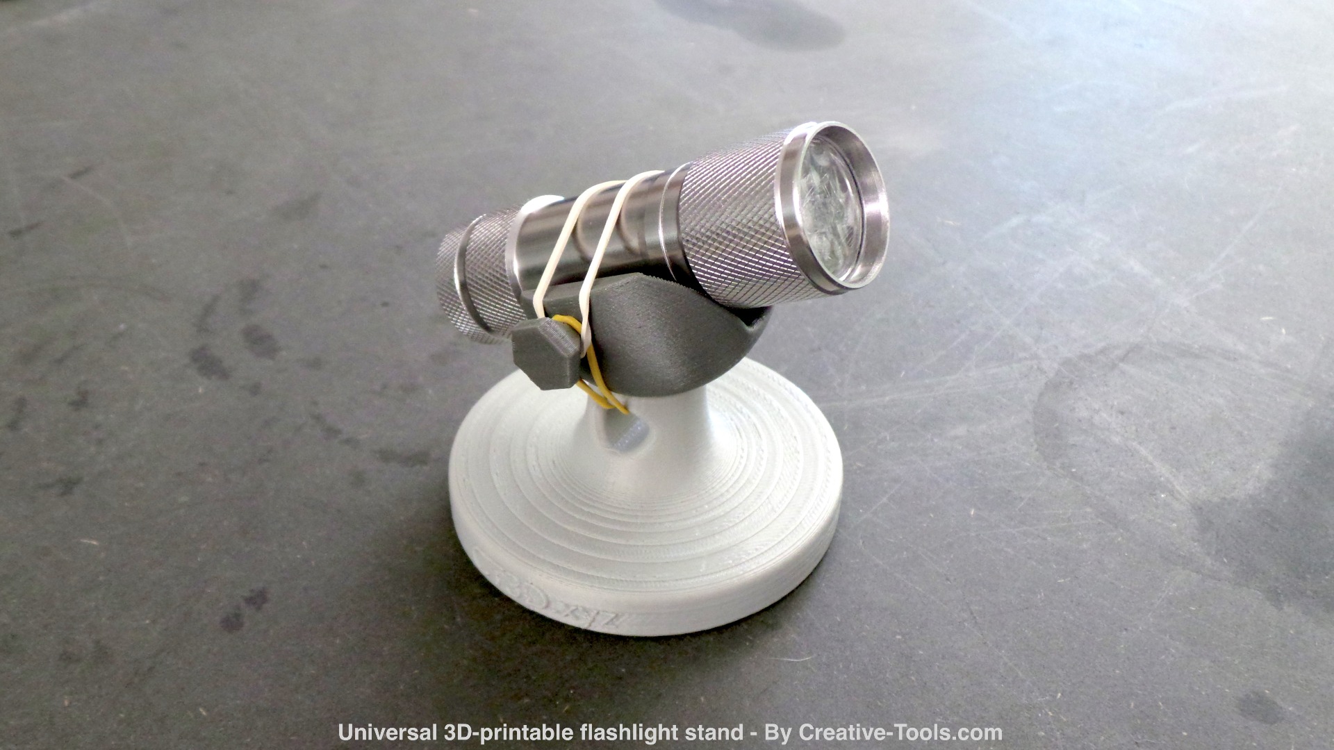 Universal 3D-printable flashlight stand v01.jpg