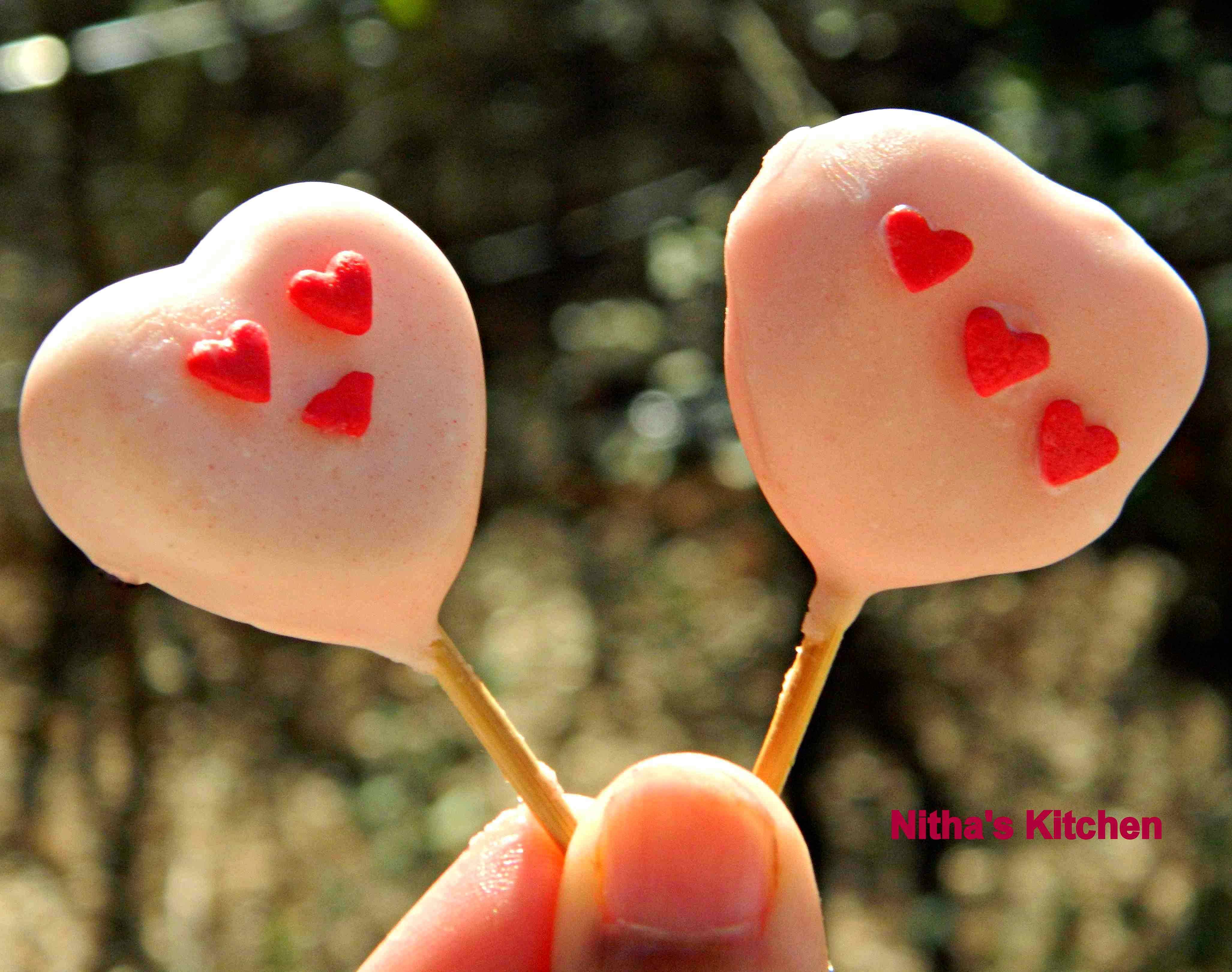 Valentine_Cake_Pops0.jpg