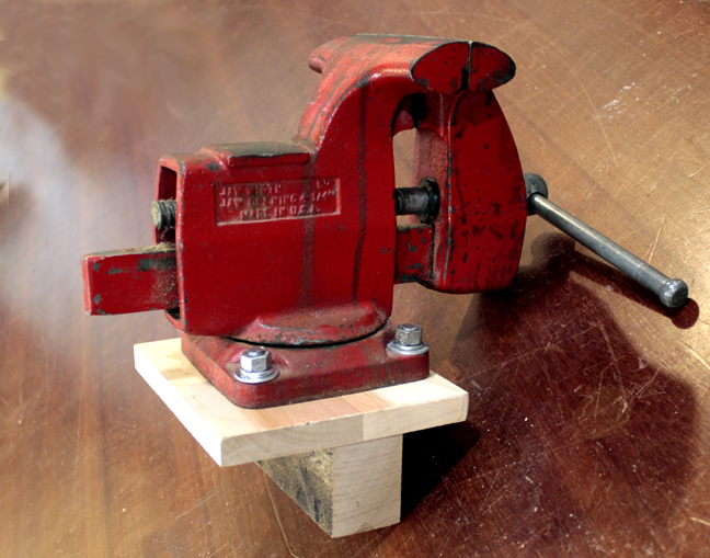 Vise in block s.jpg