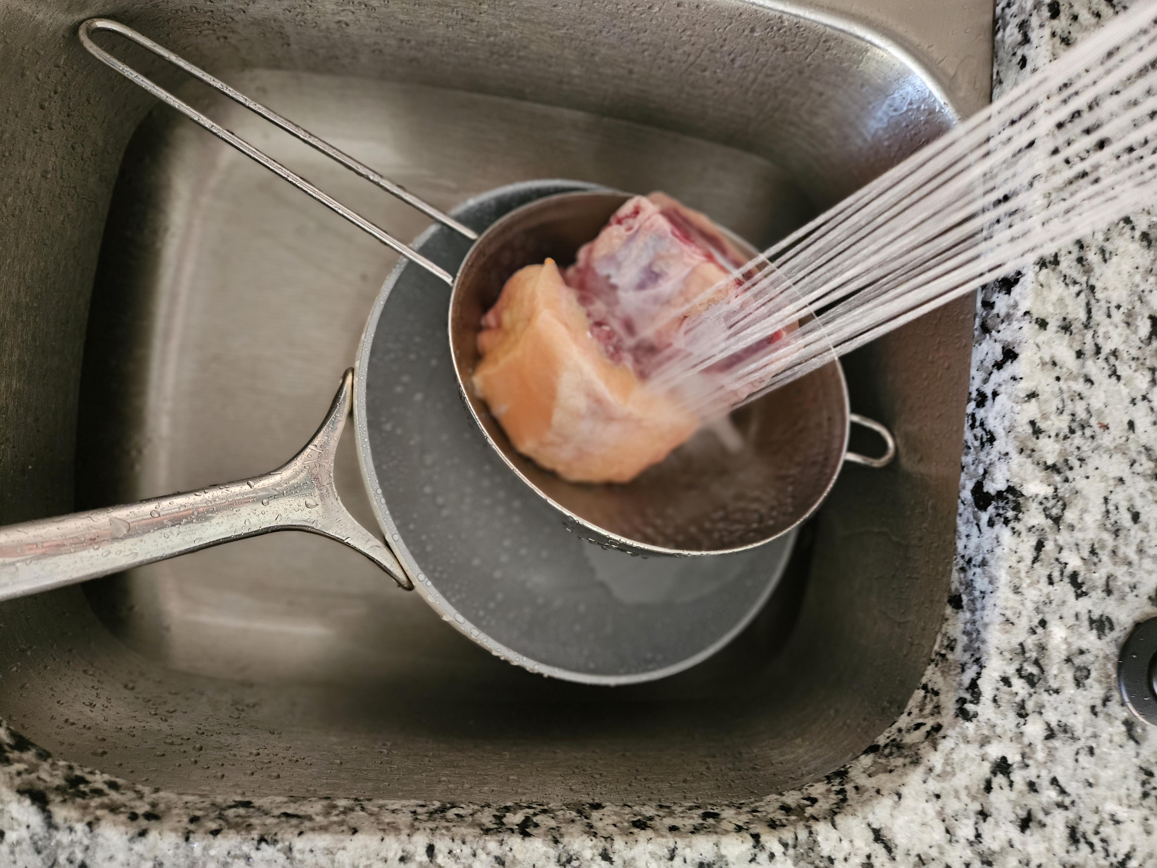 Wash oxtail in running water.jpg