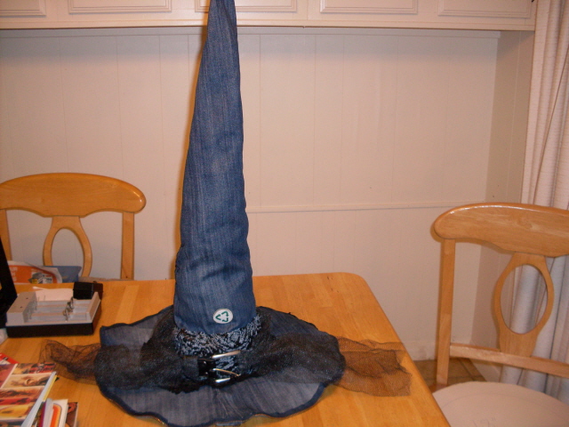 Witch Hat &amp; Broom 052_640x480.jpg