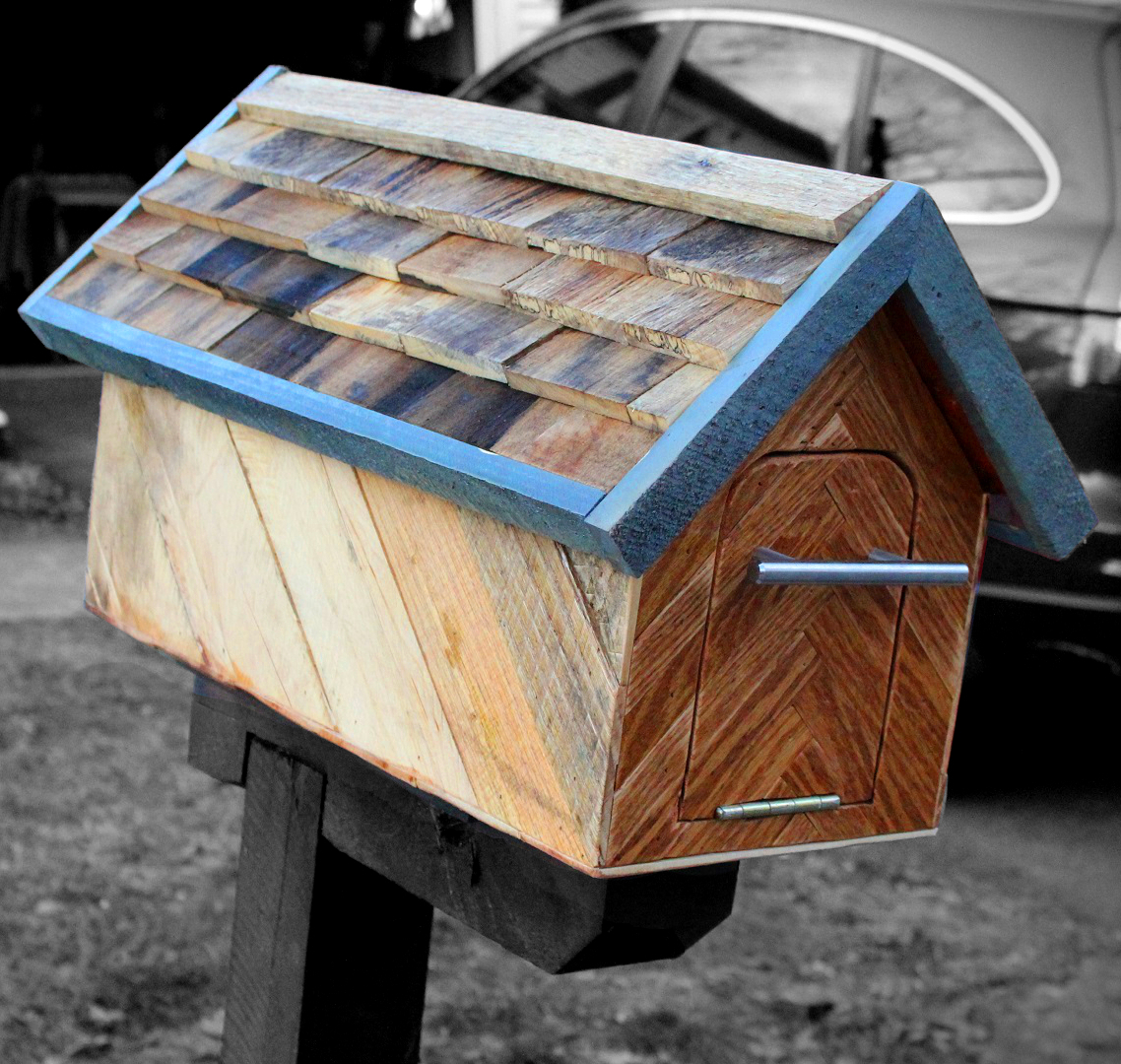 Wood mailbox 1.JPG