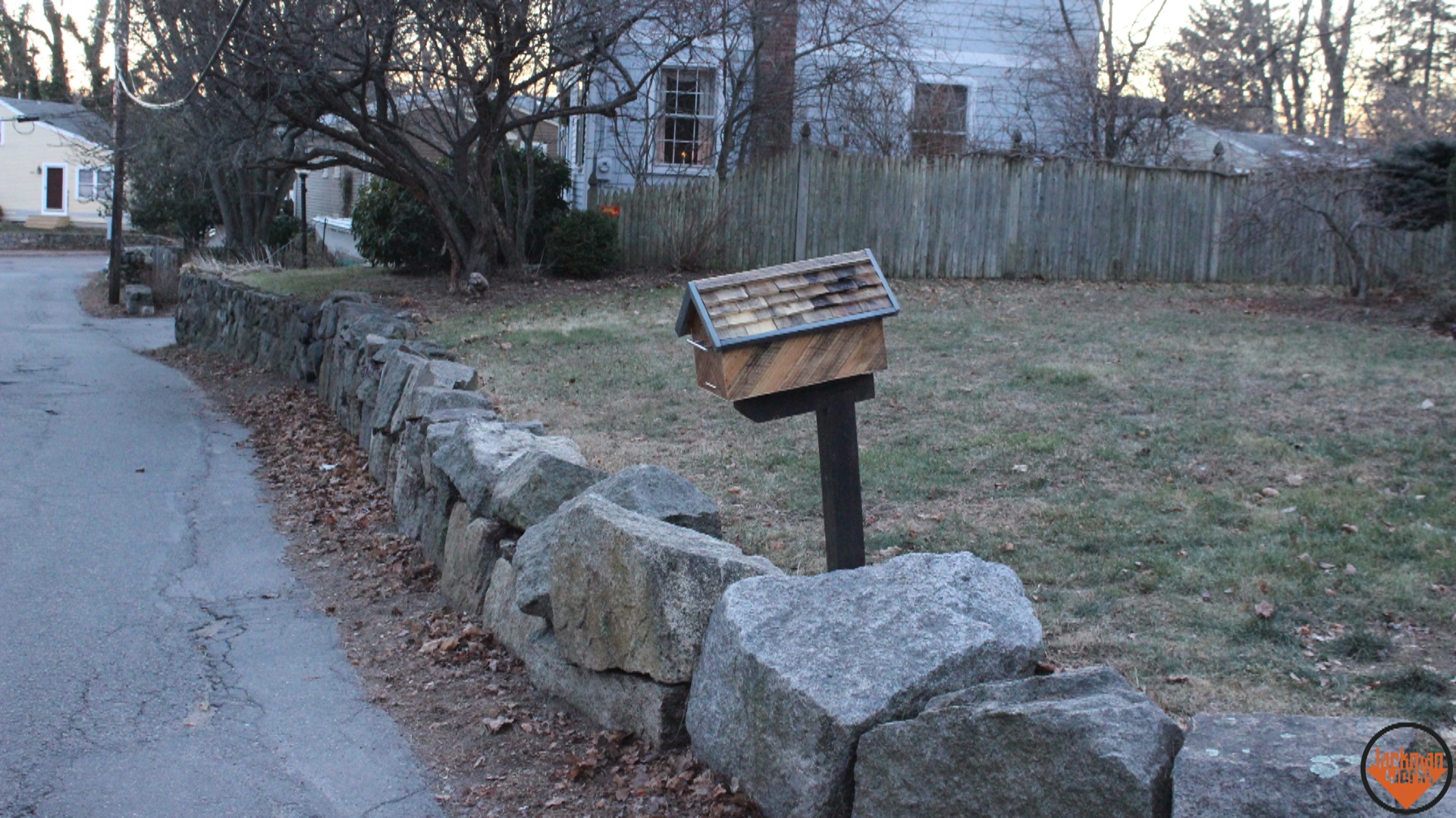 Wood mailbox 27.jpg