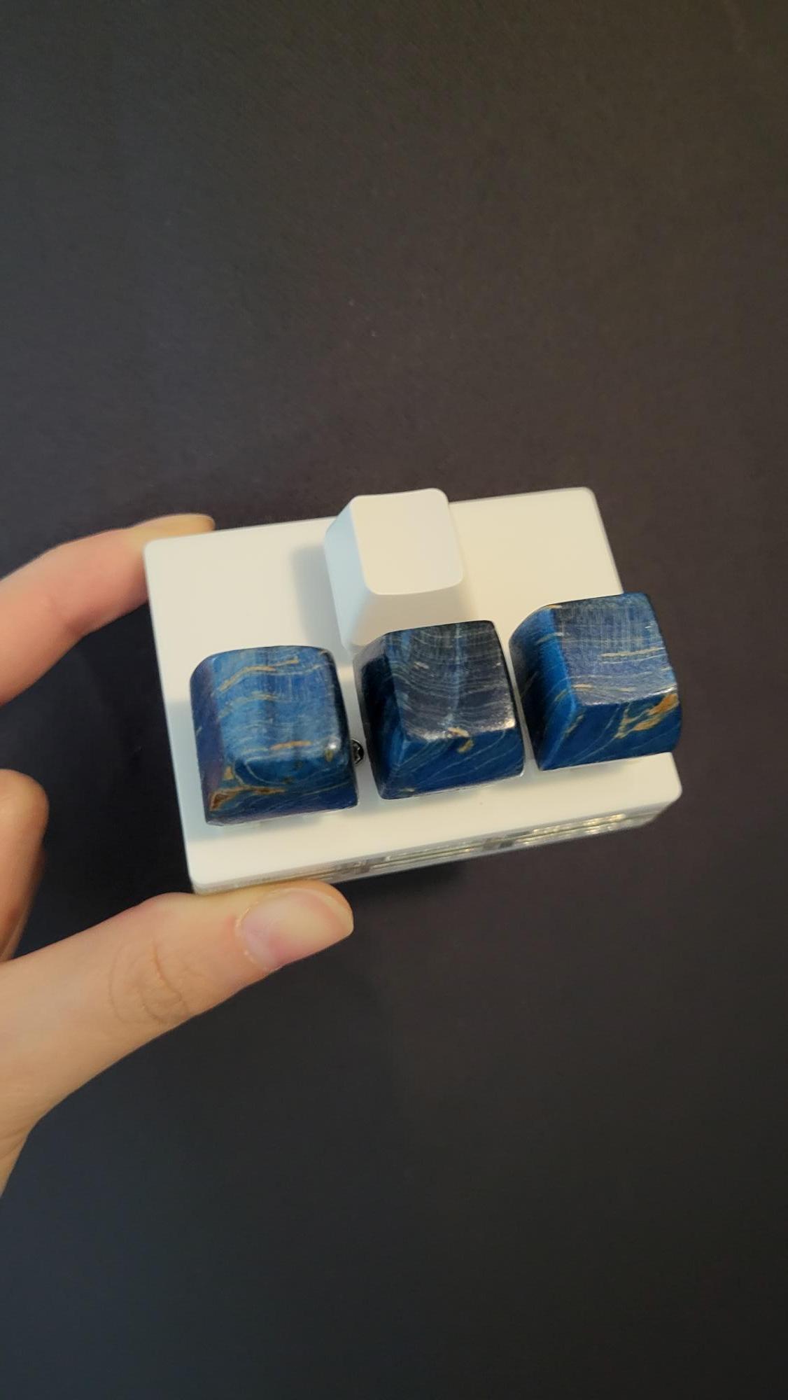 WoodenKeycap_blue1u.jpg