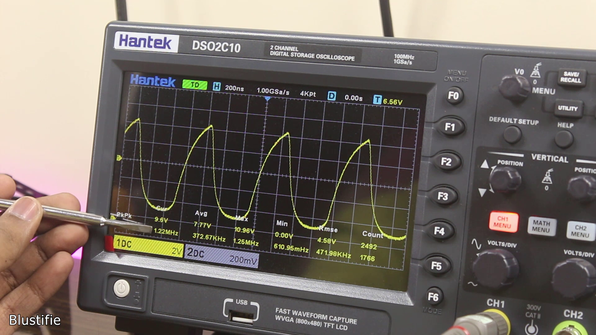 XR2206 Square waves is destorted at 1.22MHz.png