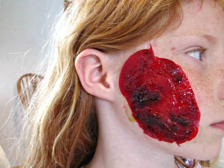 Zombie-Edible-Fruit-Scab-on-Face-740x555[1].jpg