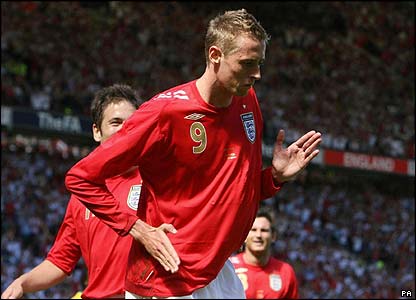 _41728000_petercrouch_2416pa.jpg