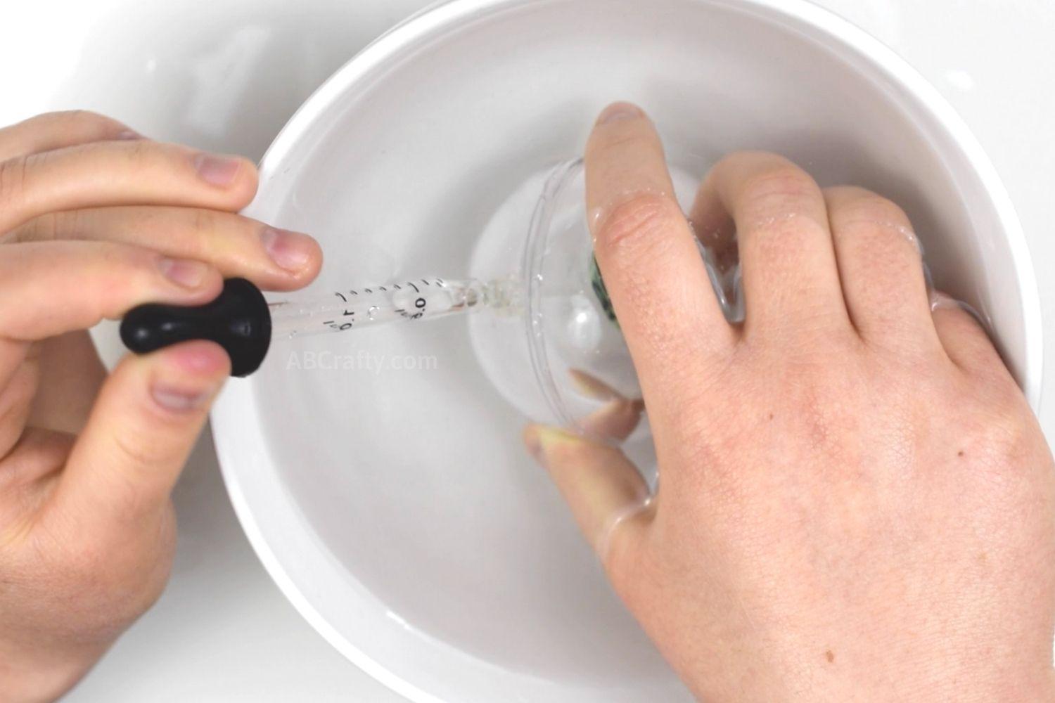 abcrafty_Filling ornament with water.jpg