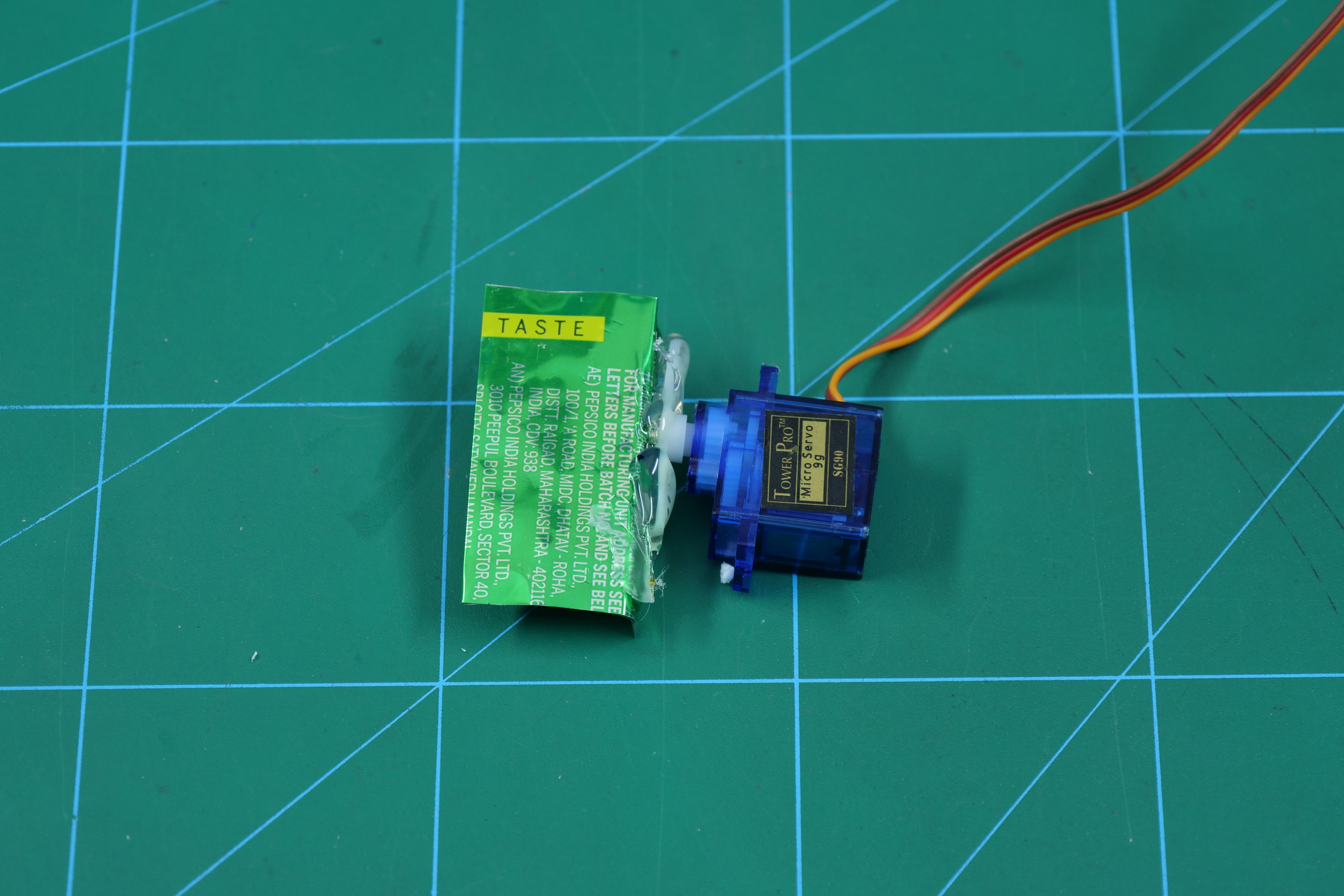 add metal to servo.JPG