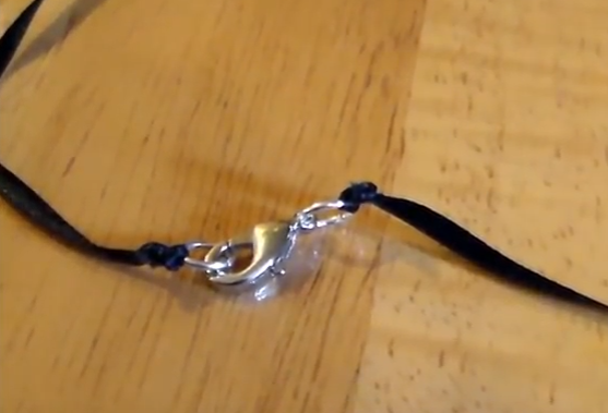 alice necklace 3.PNG