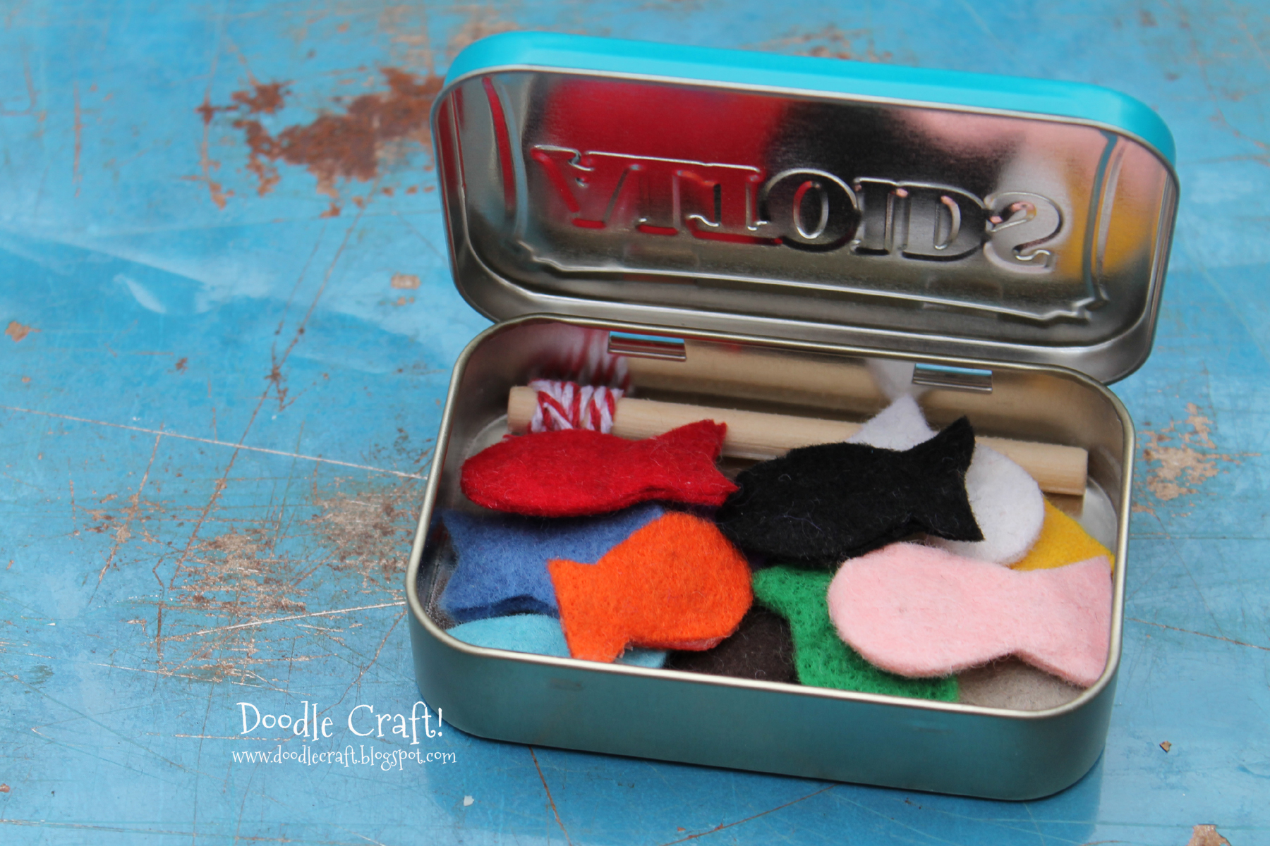 altoids tin for fishing kit pocket sized crafts holiday gift.jpg